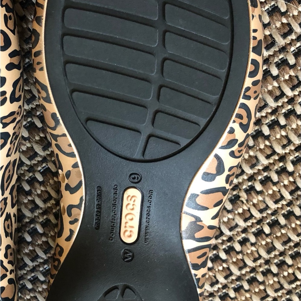 CROCS Leopard/Animal Print Slip-on Ballet Flats Closed Heel Water Friendly - Picture 9 of 10